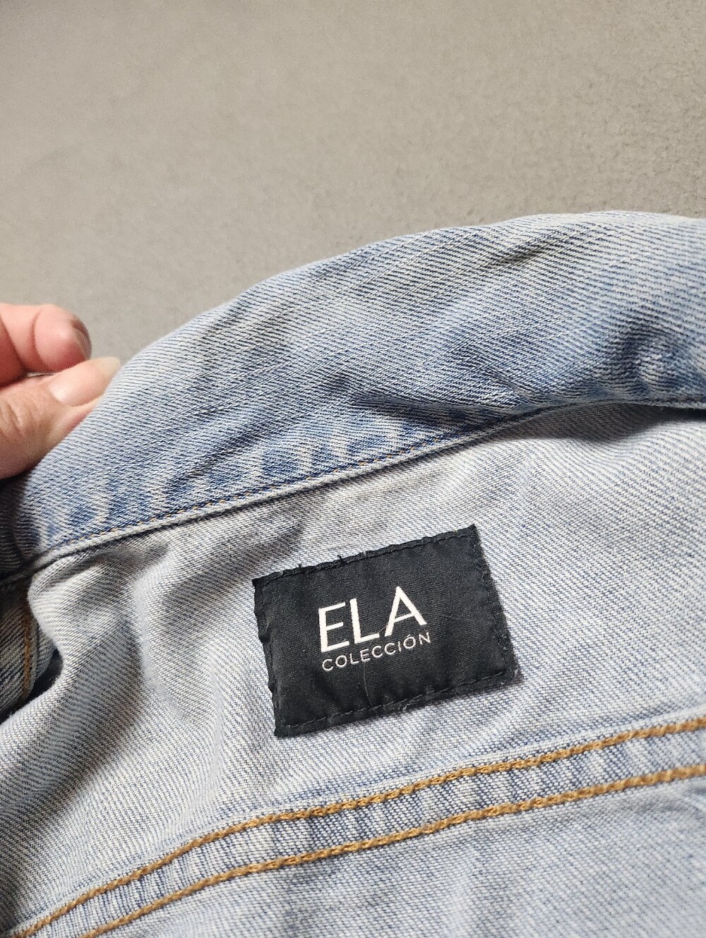 ELA COLECCIÓN Light Wash Denim Trucker Jacket Size S – Classic Button-Up - Picture 5 of 8